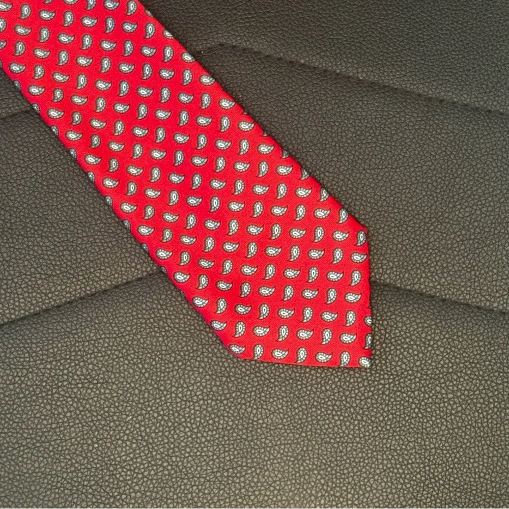 Pre-Loved Italian Pure Silk Red w/Blue Paisley Print Men's Neck Tie